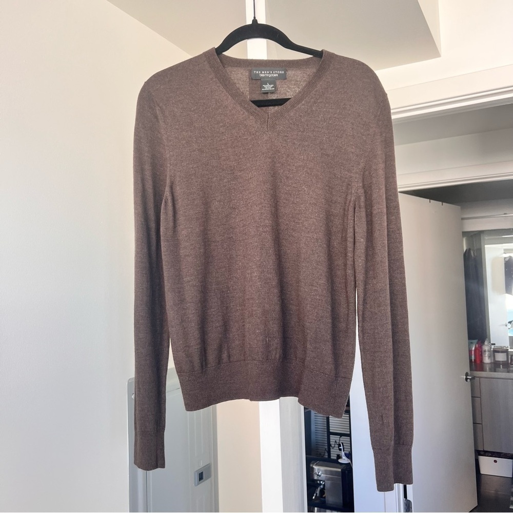 Bloomingdales Men's 100% Merino Wool V-Neck Sweater- Best for a S